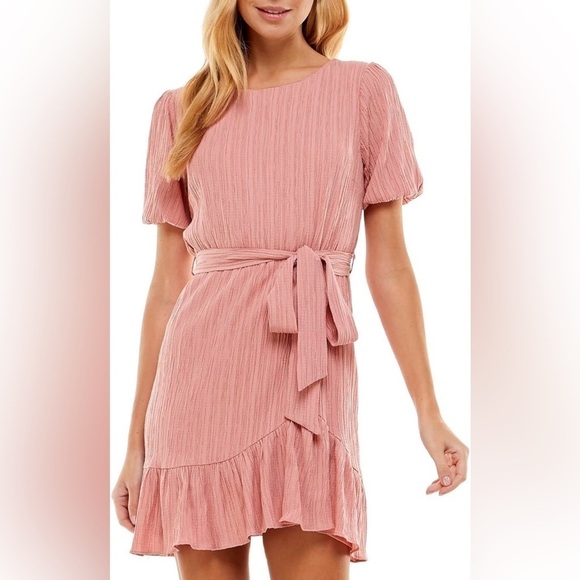 City Studio/ NWT/  Woman’s Juniors Crinkled Short Sleeves Fit & Flare Dress/ XL - Picture 15 of 15